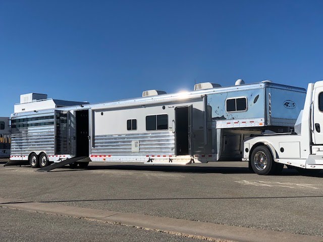 Preview image of 2017 4 Star Custom Stock Living Quarters youtube video