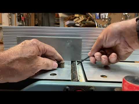 Changing/setting blades in a 6" Delta Jointer