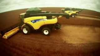 preview picture of video '25 Holland CR Combine Harvesters working in Brazil - Unravel Travel TV'