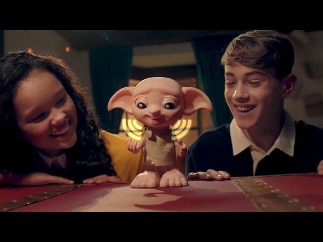 Vídeo relacionado con Wizarding World Harry Potter, Weasley - Coche de control remoto volador con tecnología de gravedad cero, conduce en interiores en paredes y suelos, juguetes para niños a partir de 6 años