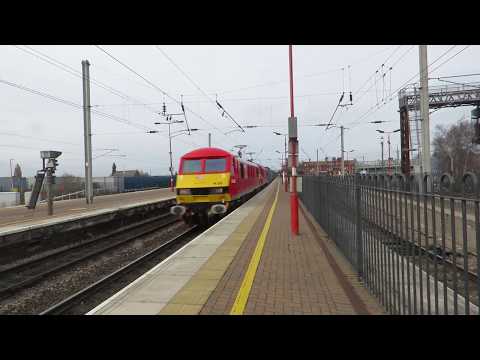 Class 90028 & 90040 - Db Cargo - At Speed - Wigan North Western - 19.02.2019