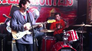 Unknown Mortal Orchestra - How Can U Luv Me live at SXSW