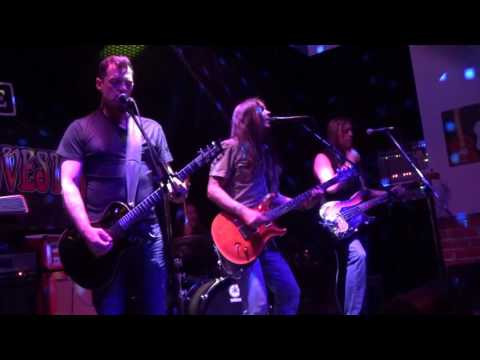 Groove Stone @ Roc'n Doc's in Port Credit, ON -- Baby Come Back (by Player)