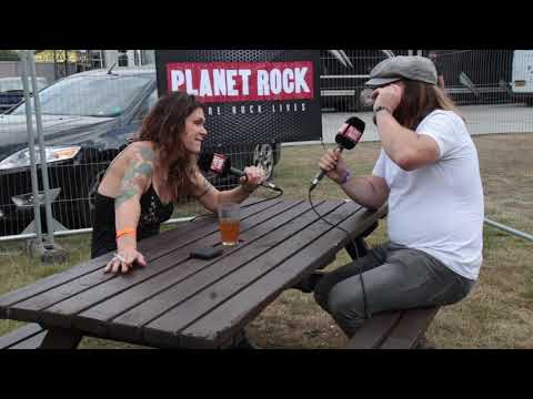 Beth Hart chats to Wyatt backstage at Ramblin' Man Fair 2019