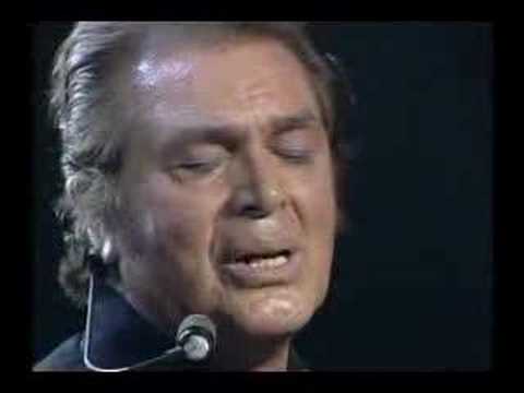 engelbert sings "Love is a many splendored thing"