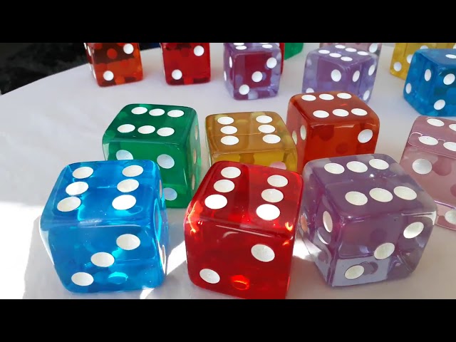 Vídeo relacionado con AEKZOX 20 Piezas Dados de 6 Caras 16mm Acrílico para Juegos de Mesa Negro Rojo Azul