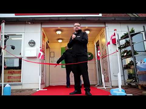 Åbning af Min Købmand i Stauning -  snoren klippes