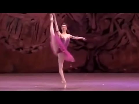 Medora Variation Act 2 - Zakharova / Dronina Comparison