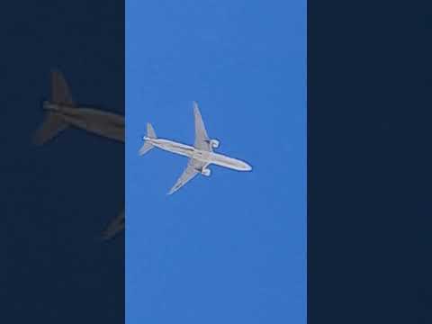 Boeing 777-300(ER) de Swiss pasando bajo por 5500 pies (Zúrich - Sao Paulo - Ezeiza Buenos Aires)