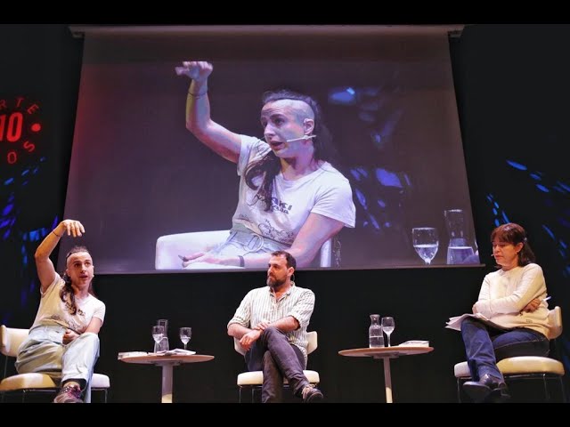 Vídeo relacionado con Una comedia canalla (Miradas)