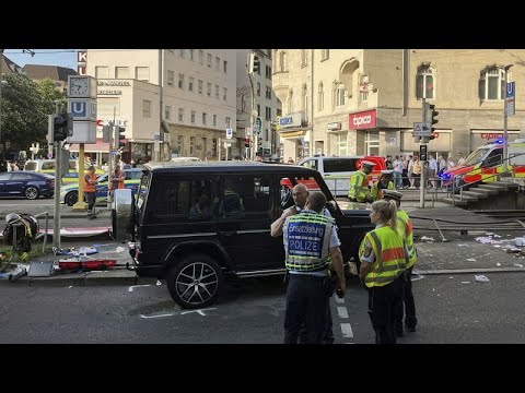 Stuttgart: Auto fährt in Menschenmenge - eine Tote, mehrere Verletzte