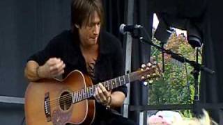 Keith Urban Live ~ 10-30-09 ~ Kiss a Girl