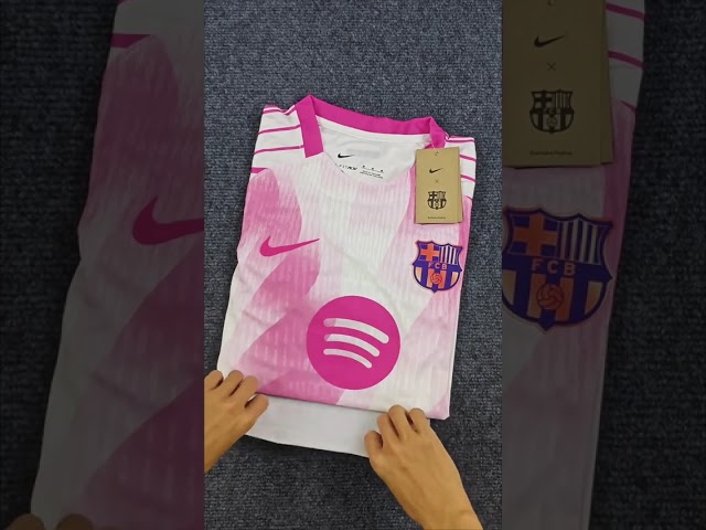 Vídeo relacionado con FC Barcelona Camiseta Blaugrana Primera Equipación Adulto Temporada 25/26, Réplica Oficial Pedri, Unisex, Talla L, Poliéster