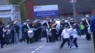 preview picture of video 'Shankill Road Defenders @ SOU Shankill Parade 2011'