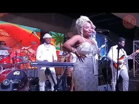 Annie Arlette Se Mwen Ki pi Anfòm Yo fache| Grande Première Live Performance Montréal 2025"