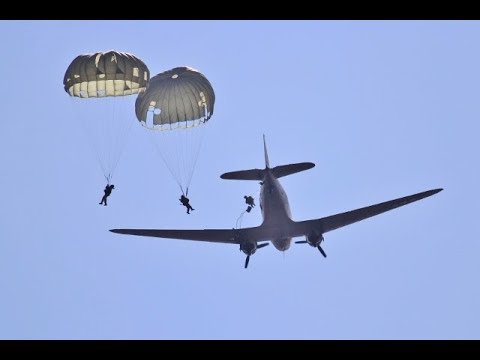 VICTORY SHOW COSBY UK - WW2 PARACHUTISTS DISPLAY FROM 1200ft / DOUGLAS C-47 - 2018