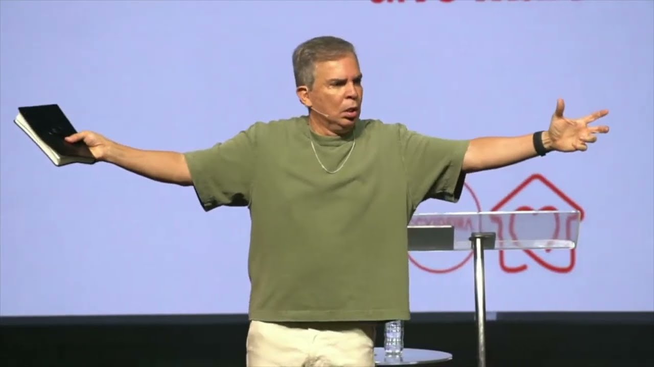 A essência de Deus: servir | Costa Neto