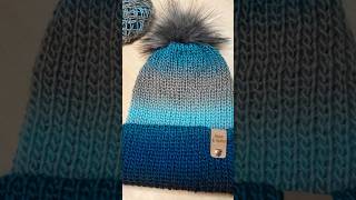 Oh these colors💙 #knittingmachine #hat #addiknittingmachine #sentroknittingmachine #knitting