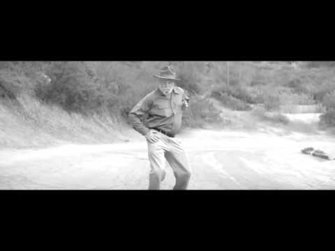 Christina Aguilera - Say Something [VideoClip Pharrell Williams - happy]