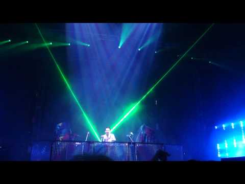 Laidback Luke-Tiesto AC 3/27/2010-Borgata-Super Ralvero Mode-﻿Tell me people(Mark Simmons Mash Up)