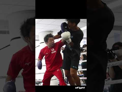 武居由樹、八重樫トレーナー得意の”飛び込み”ジャブ連打に唇を切る！「痛った」反撃も＃short