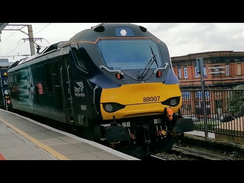 DRS Class 88 88007 'Electra' Bi-Mode Loco rolls through Manchester Picc on Intermodal Train 1/8/19