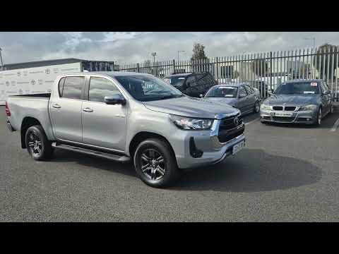 Toyota Hilux 2.8 SR5 CREWCAB 6 SPEED MANUAL**FULL - Image 2