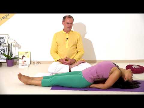 Fisch mit Plavini Mudra - Yoga Asana Lexikon