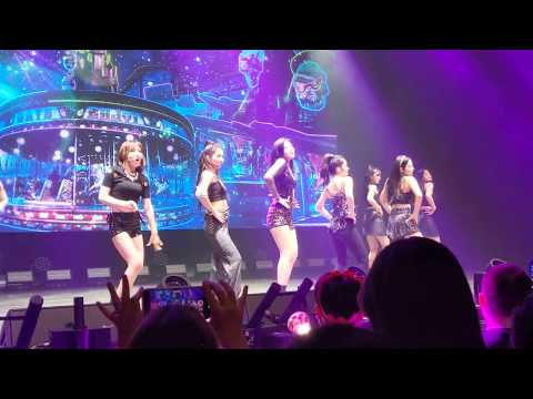 20190217 Red Velvet Red Mare at Newark - Peek-a-boo