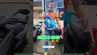 Download lagu GIVING a shoes to my followers! 😊❤👊 #kindness #kujajietv mp3