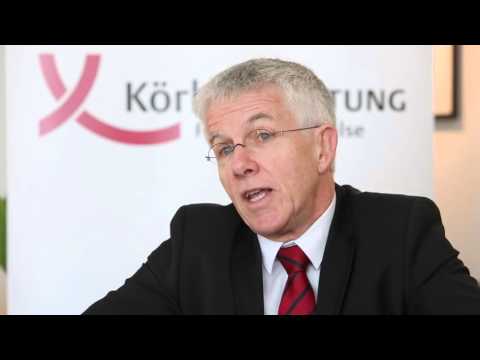 »Der Untergang ist abgesagt«: Politischer Mittag mit Thomas Straubhaar Video-Thumbnail von YouTube