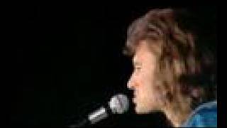 la fille aux cheveux clairs