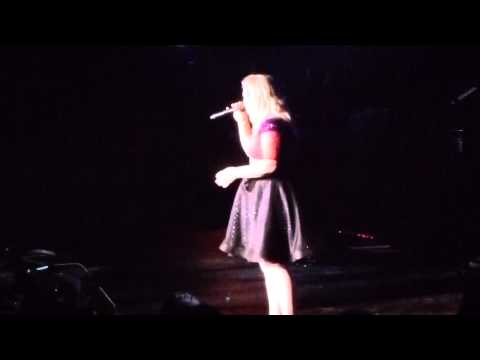 Kelly Clarkson - Breaking Your Own Heart (Shoreline, Mountain View, 8/23/15)