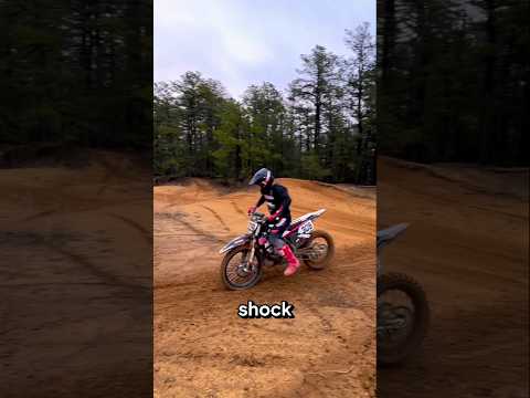 Kenapa Pembalap Motocross Menekan Suspensinya?#shorts