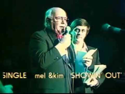 mel appleby ritira premio BEST DANCE UK SINGLE 1986 per SHOWING OUT mel & kim