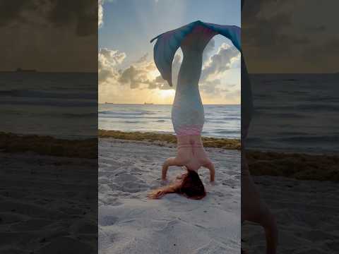 Shaking it from the bottom to top! #mermaid #rockyourbody #mermaidtail #headstand #h2o #sunrise