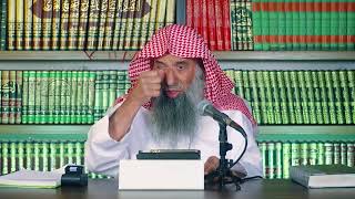 صورة موظف براتب جيد لكن عليه قروض وديون فهل يجوز له الأخذ من الزكاة؟