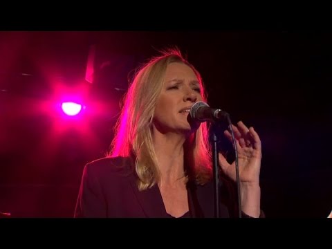 Ebba Forsberg tolkar Tom Waits - En soldats liv (Soldier's Things) - Malou Efter tio (TV4)