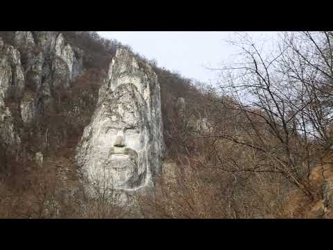 Roumanie Vallée du Danube Sculpture du roi Décébale / Romania Danube Valley King Decebalus