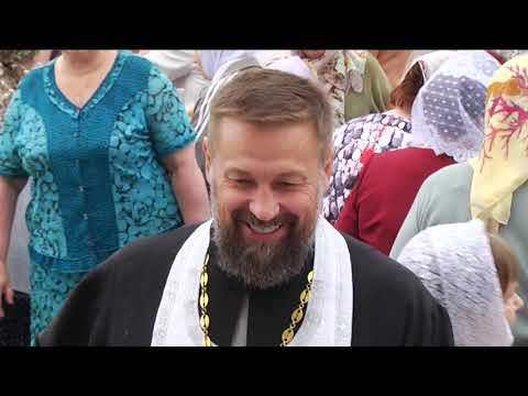 В Курске православные христиане освящают яблоки в праздник Преображения Господня