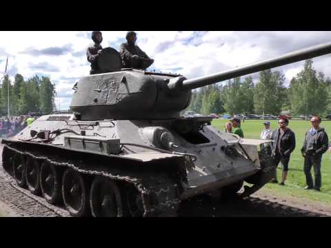 PsDiv. 75 Years Anniversary #011 Parade, Second World War Armour  T-34/76 T-34/85