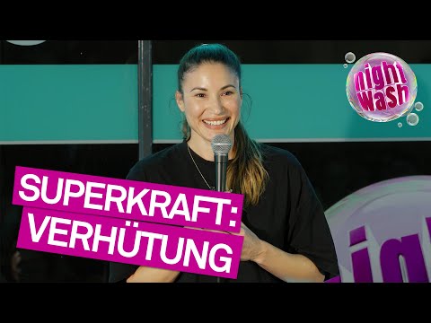 Koran und Kamasutra in der Wishlist - Leila Ladari | NightWash Talent Award