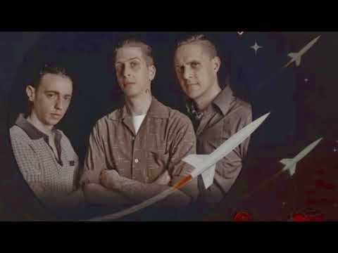 Boppin' Gliesers - So Strange