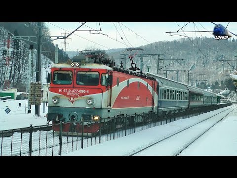 Delfinul 477-690-8 & IR1631 Bucuresti Nord-Brasov in Zapada/Snow in Gara Sinaia Station
