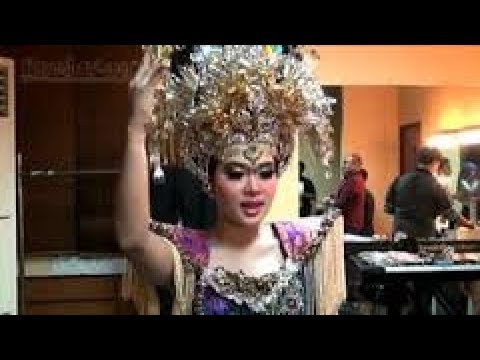 SYAHRINI TAMPIL UNIK DI HARI KEMERDEKAAN AMERIKA SERIKAT