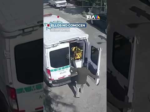 EMERGENCIA EN EL HOGAAAR | Ambulancia baja material de construcción para una casa en el Edomex