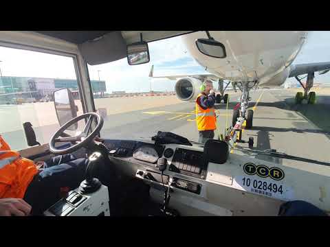 push back A320 TAP Gatwick