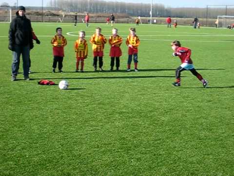 Focus 07 F4- Zwaluwen Utrecht '11 Luuk Kretzschmar mist een penalty