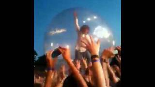 The Flaming Lips Free Press Summer Fest ball rolls over me!!!