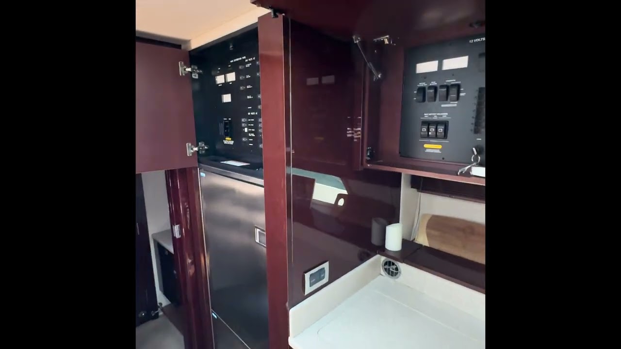 A photo of this 2010 Sea Ray 470 SUNDANCER